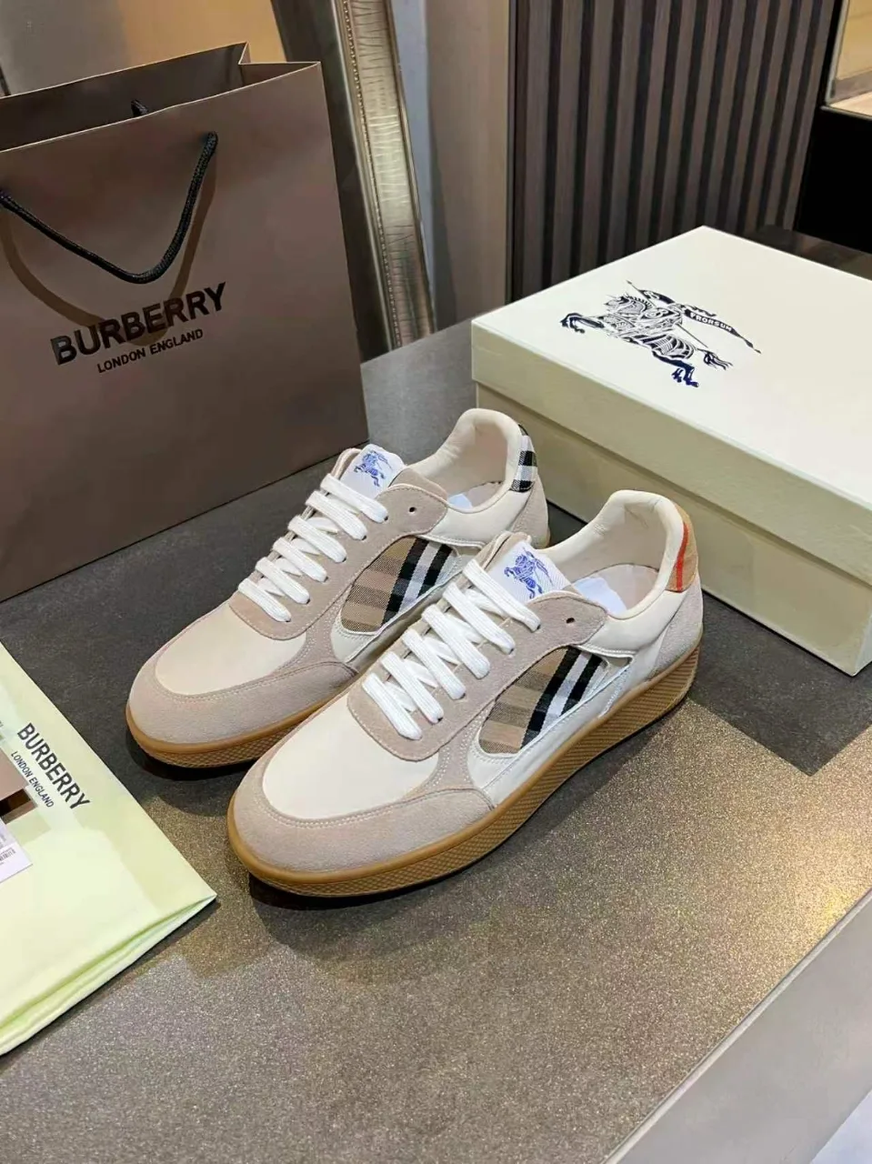 버버리 운동화 5