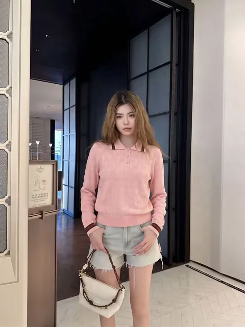 구찌 카라 니트티