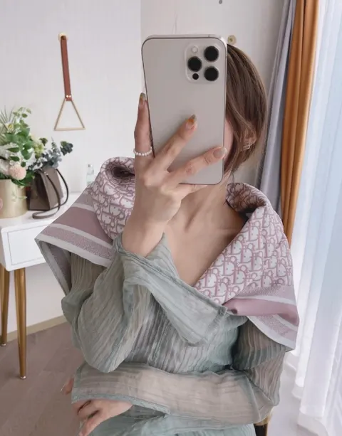 디올 스카프