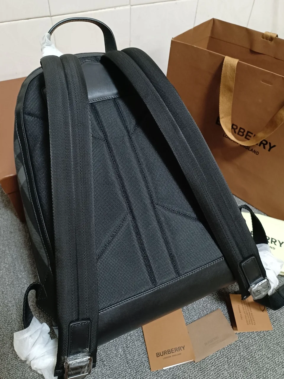 버버리 백팩 2