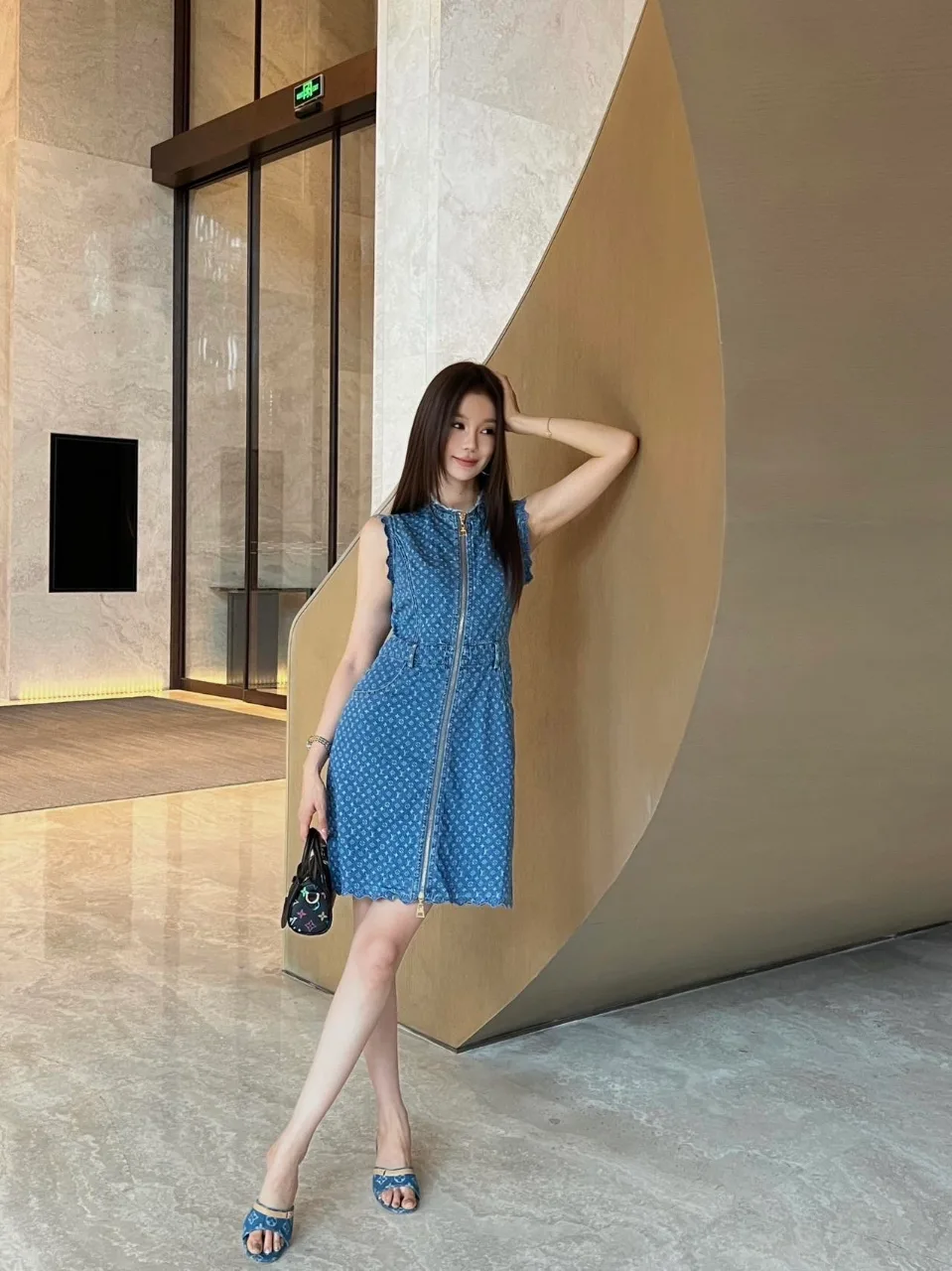 루이비통 민소매 원피스 2
