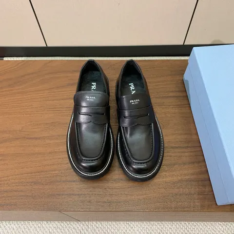 프라다 로퍼